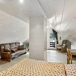 Haus Waldesruh بيت للعطل